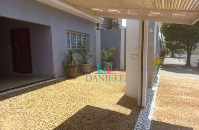 Casa térrea com 3 dormitórios localizada no Residencial Cambuy.