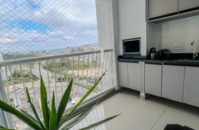 Apartamento com reforma impecável e vista para mata preservada