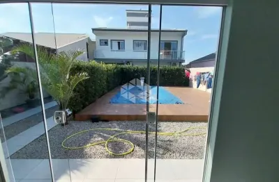 Casa sobrado 03 quartos sendo 01 suíte, com piscina, à venda, bairro rio grande, palhoça sc