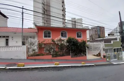 Casa sobrado, 03 quartos, com suíte, bairro agronômica, florianópolis sc