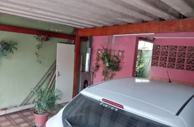Casa assobradada em jardim marina, com 4 quartos 2 banheiros e 2 vagas de garagem, ótima localização, ao lado do o