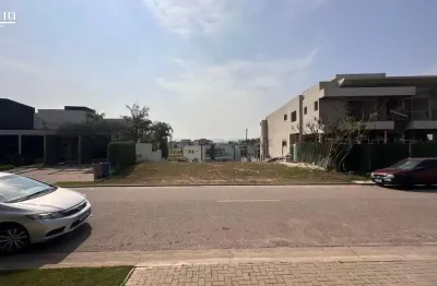 Terreno à venda 905m²  Quadra T2 - Próximo da Praça Quadra T2 - Cond. ALPHAVILLE 2, Leve Declive - Urbanova - São José dos Campos/SP