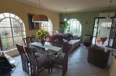 Casa térrea lote inteiro no jardim das industrias para venda