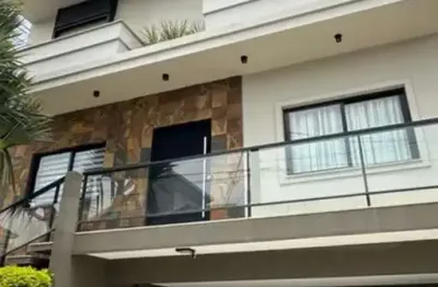 Casa impecável à venda com 4 suítes e elevador, 375 m² a. c e terreno 340 m² - cond. altos da serra v