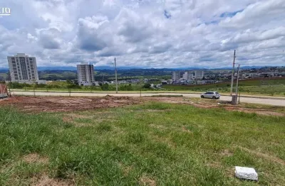Terreno com leve aclive e vista definitiva para as montanhas