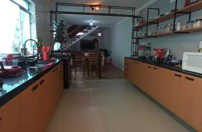 Casa sobrado/ jd das industrias / 02 dormitórios e suíte /125² de terreno/186 de construção