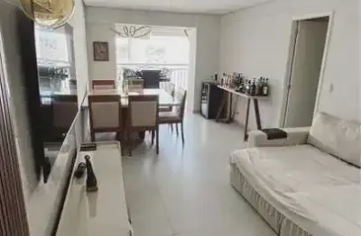Apartamento reformado no edifício adriático - andar alto e sol da manhã!