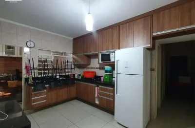 Sobrado a venda localizado no bosque dos ipês, com 3 dormitórios, sendo 1 suíte!
