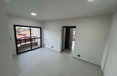 Apartamento todo reformado a venda próximo ao parque da cidade, com 2 dormitórios, sendo 1 suíte e sacada.