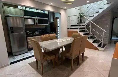 Sobrado a venda localizado no Residencial União, com 4 dormitórios, sendo 1 suíte!