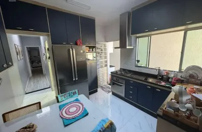 Casa a venda localizada no jardim das industrias com 3 dormitórios, sendo 1   suíte, 2  quartos com closet!