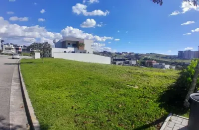 Terreno no condominio alphaville 1 - urbanova com 502  m2 em declive