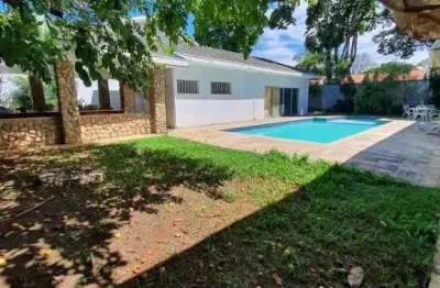 Mansão no jardim esplanada totalmente plana, com 647m² de área construída.