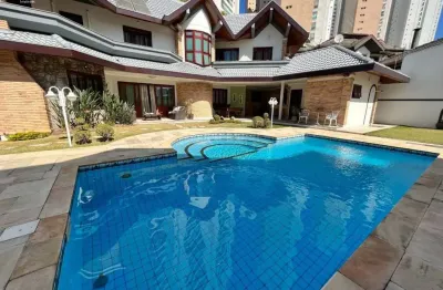 Excelente sobrado no condomínio colinas, terreno de 748m2 e área útil de 454m2 - área gourmet com ampla piscina