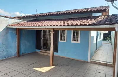 Casa no centro de bertioga com piscina, próxima da praia e com potencial
