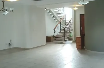 Oportunidade: casa maravilhosa, 4 suítes, cond. fechado, piscina, área gourmet.
