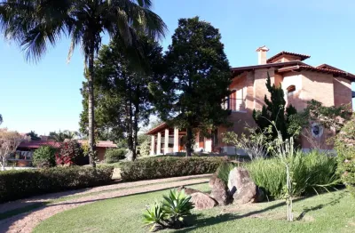 Casa em condomínio indaiatuba. 10 mil metros quadrados, piscina, lago, campo