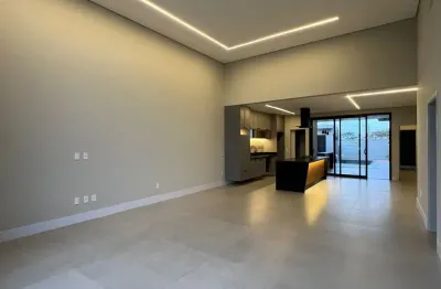 Casa térrea, 3 suítes, escritório, piscina, condomínio vila sapezal
