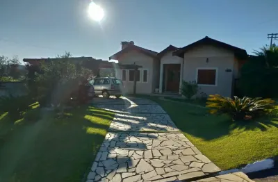 Imponente casa em condomínio à venda em atibaia-sp, condomínio parque das garças i: 4 quartos, 2 suítes, 3 salas, 5 banheiros, 6 vagas de garagem, 320m².