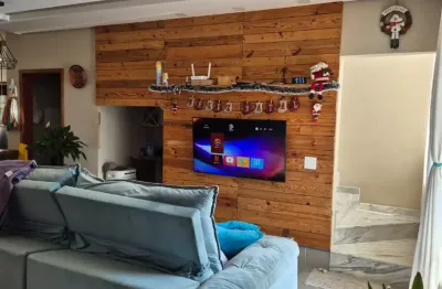 Sobrado em condomínio fechado, 3 dormitórios, suíte, piscina, área gourmet completa em  indaiatuba-sp