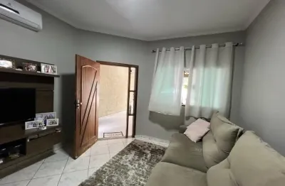 Imperdível Casa à Venda em Indaiatuba-SP, Jardim Flárida,: 3 Quartos, 1 Suíte, 2 Salas, 2 Banheiros, 2 Vagas, 100m²!