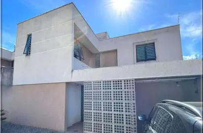 Casa com 3 quartos para alugar na rua finlândia, 136, campo pequeno, colombo, 97 m2 por r$ 2.989