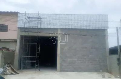 Excelente galpão na Ampliação, próximo ao comércio, com porta automática