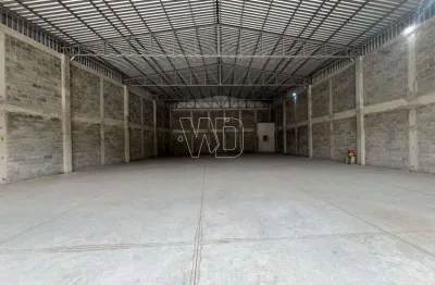 Galpão com portas automáticas sendo 9mts de largura e 4,5mts de altura na 22 de maio