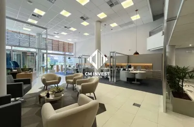 Sala Comercial à Venda com Contrato de Locação Ativo, no Centro de Florianópolis.