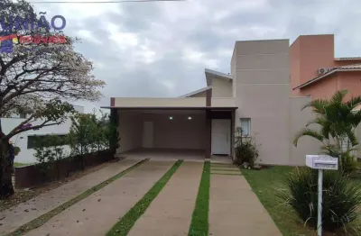 Condomínio fechado, casa térrea, 03 dormitórios (sendo 01 suite), área de lazer e linda área verde.
