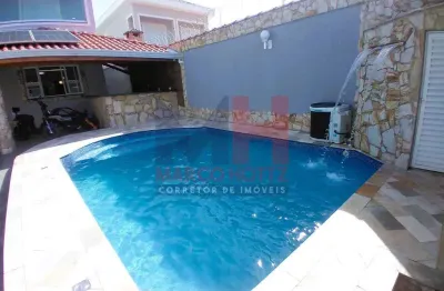 Sobrado com 5 suítes e piscina aquecida no flórida!