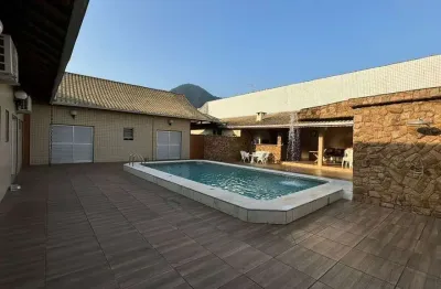 Casa isolada com 5 quartos, Canto do Forte, Praia Grande - R$ 3.2 mi