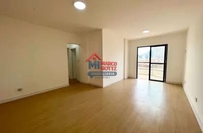 Apartamento à Venda com 2 Dormitórios, Suíte e Sacada a 400 m da Praia
