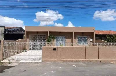 Linda casa de 3 quartos sendo 2 suites no bairro pref. josé walter - fortaleza-ce.