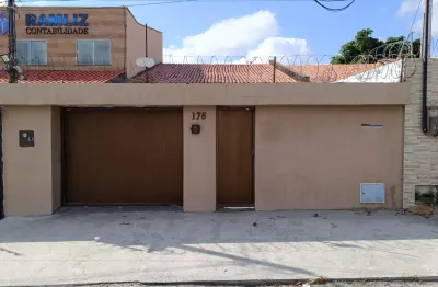 Excelente casa residencial de 244,86m²  com 3 quartos no bairro parque manibura - fortaleza-ce.