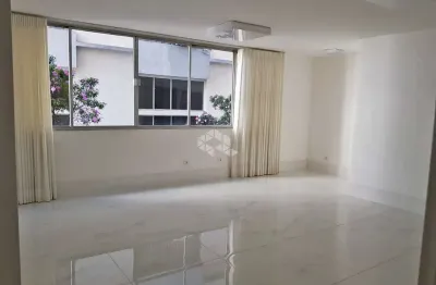 Apartamento reformado | 4 dorms e 5 banheiros - localização excelente