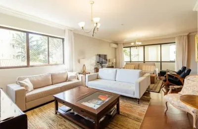 Apto á venda com 205m². 3 suítes, 5 banheiros, 3 vagas em higienópolis.