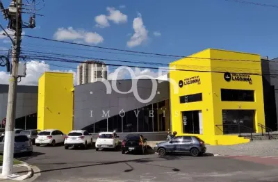 Salão comercial com 590 m² e estacionamento amplo no bairro liberdade