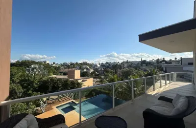 Lindo sobrado à venda com 626m2 de construção e 1002m2 de terreno, com uma vista maravilhosa e ambientes bem distribuídos.