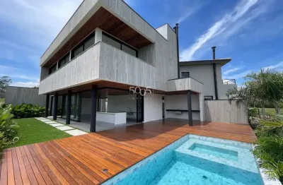 Linda casa recém construída no condomínio villas do golf, em uma localização privilegiada, com linda vista para o horizonte e projeto por sala03