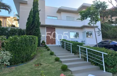 Casa à venda e para alugar no condomínio campos de santo antonio com 300m² de área construída e 800m² de área total.