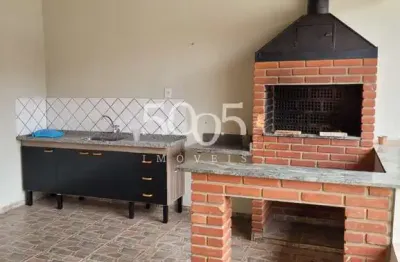 Casa para locação na Vila Cleto, com 180 m² de construção e 3 quartos