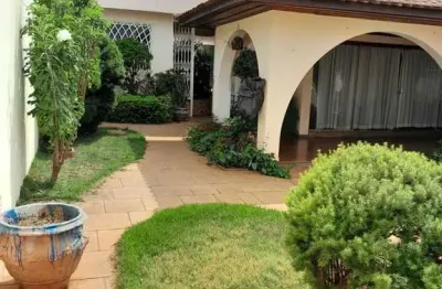 Casa com 4 quartos à venda no Centro, Barretos 