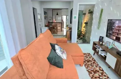 Casa linear com 3 quartos com suíte  bairro tranquilo e excelente localização em planície da serra
