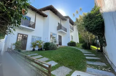 Aluga-se casa/sobrado 2 quartos  em Sambaqui Direto com o proprietário