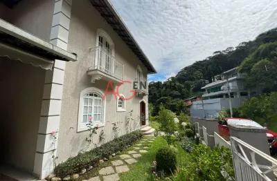 Casa em condomínio em barra do imbuí, teresópolis/rj