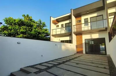 Casa com 3 quartos à venda na Rua Barra Velha, 538, Praia do Ervino, São Francisco do Sul