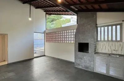 Casa com 2 quartos para alugar na Rua Frei Caneca, 46, América, Joinville