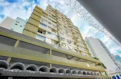 Apartamento garden com 1 dormitório no centro histórico de porto alegre.