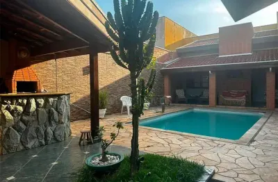 **descubra seu novo lar no jardim serra dourada!** este encantador imóvel, com 184 m² de área útil, é a combinação perfeita de conforto e praticidade. com 2 dormitórios, sendo uma suíte, você encontra